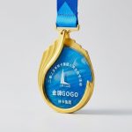 クリスタルネックハンギングメダル - カスタムクリスタルネックハンギングメダル名誉バッジプレート - クリスタルガラス - カラー印刷、彫刻