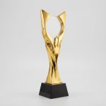 レジンクリスタルトロフィー - レジンクリスタルトロフィー - レジンクリスタル - ゴールドメッキ - 斜めビュー